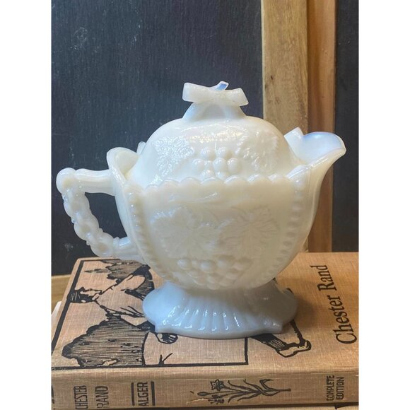 Vintage Westmoreland White Glass Lidded Sugar Bowl Cherries Grapes Vine Design - Picture 6 of 9